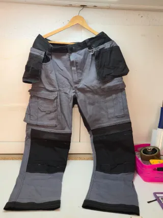 Pantalón de trabajo gris y negro