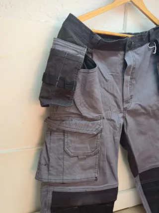Pantalón de trabajo gris y negro