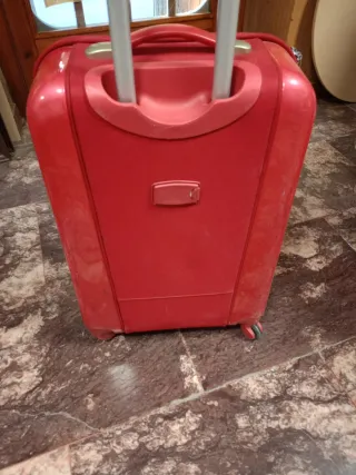 Maleta de viaje roja
