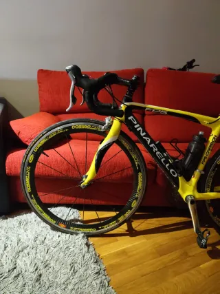 Bicicleta Pinarello strada gialla