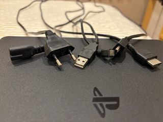 PS4 Slim + 2 Mandos + 7 Juegos