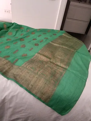 Sari de seda bordado en hilo de oro