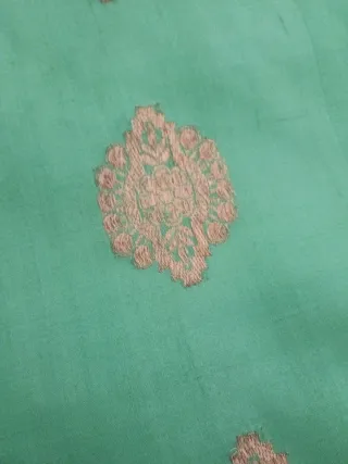 Sari de seda bordado en hilo de oro