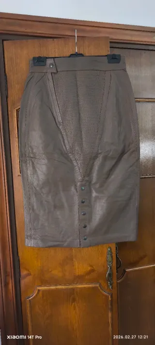 Falda de cuero marrón Talla 40