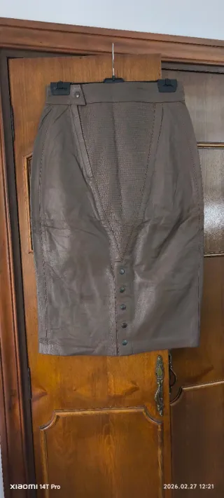 Falda de cuero marrón Talla 40