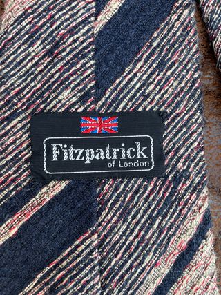 Corbata de seda natural con rayas