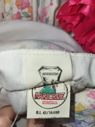 Traje de Sevillana estampado con volantes fucsias