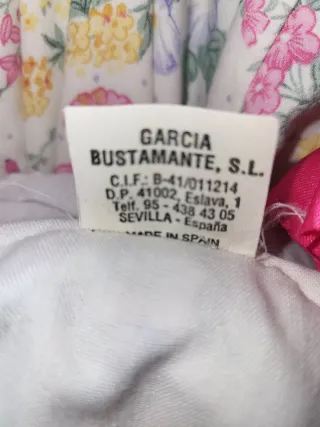 Traje de Sevillana estampado con volantes fucsias