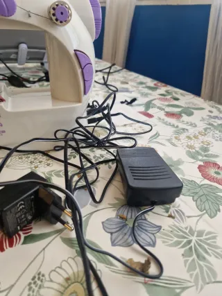 Mini Máquina de Coser Eléctrica Portátil