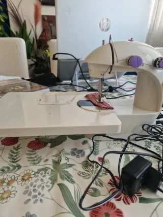 Mini Máquina de Coser Eléctrica Portátil