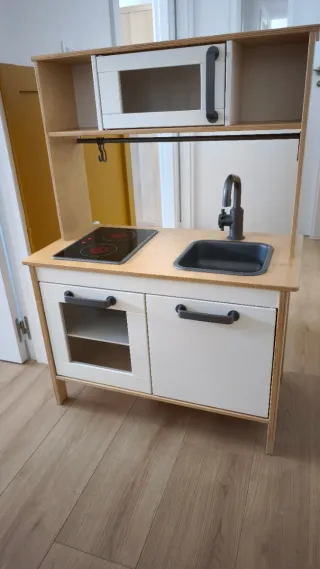 Cocina de juguete con accesorios Ikea