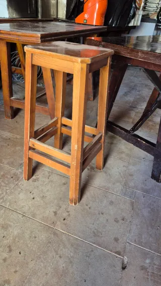 Bancos y taburetes de madera