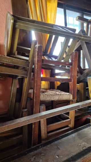 Bancos y taburetes de madera