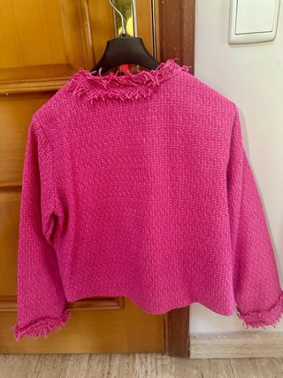 Chaqueta blazier desflecada fucsia