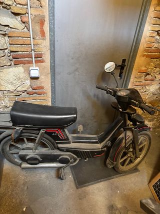 Vespa ALX Moped
