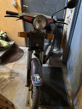 Vespa ALX Moped