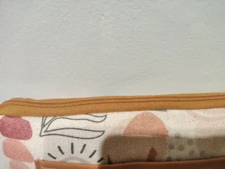 Neceser con bolsillo y estampado