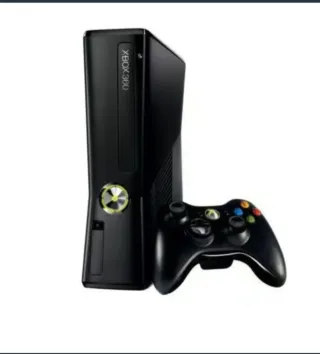 Xbox 360 Slim Nera con 2 Controller