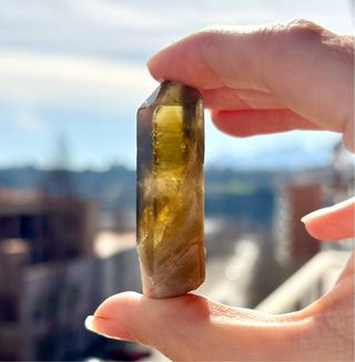 Citrino natural en bruto, punta