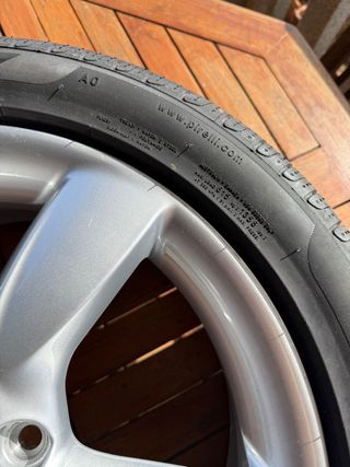 Llanta Audi A3 Sedan 3.0 TFSI + neumático Pirelli