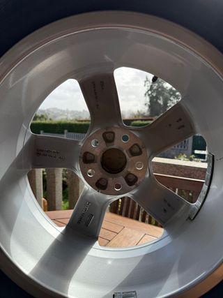 Llanta Audi A3 Sedan 3.0 TFSI + neumático Pirelli