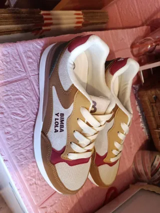 Zapatillas deportivas mujer beige y rojo