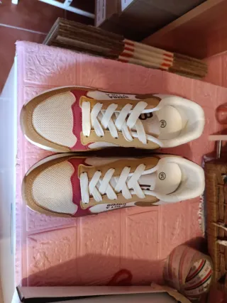 Zapatillas deportivas mujer beige y rojo