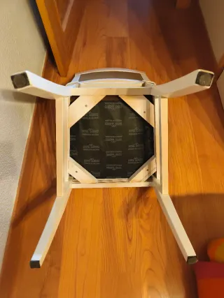 4 Sillas de Madera Fuertes