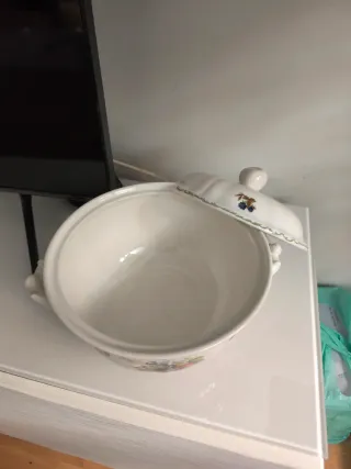 Sopera de loza San Claudio modelo Naranco