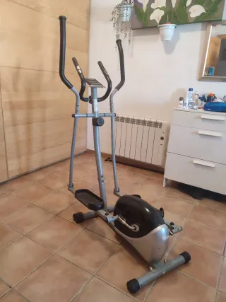 Bicicleta Elíptica Gris y Negra