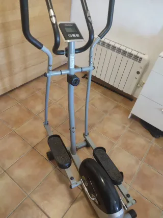 Bicicleta Elíptica Gris y Negra