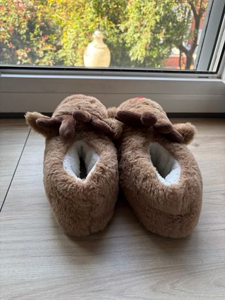 Zapatillas de Reno Marrones y Rojas