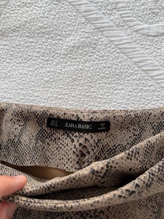 Falda pantalón Zara efecto piel serpiente T.S