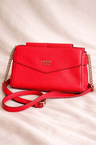 Bolso Guess Rojo Cadena Elegante
