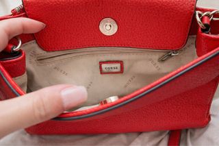 Bolso Guess Rojo Cadena Elegante