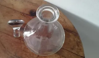 Botella decantador de vino de cristal. Balbas