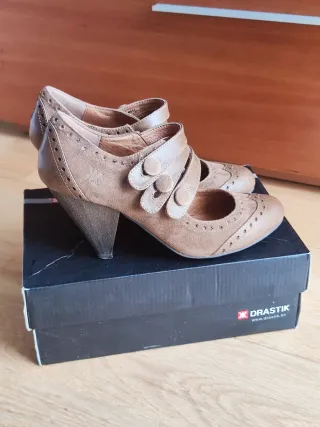 Zapatos tacón marrones Drastik