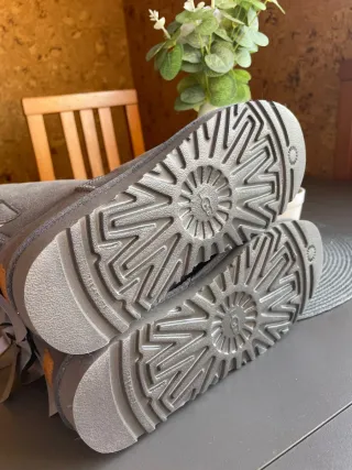 Botas UGG Gris con Lazos