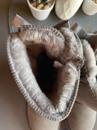 Botas UGG Gris con Lazos