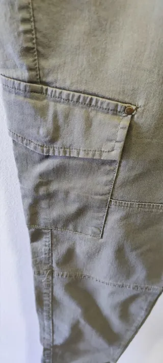 Pantalones cargo verde oliva Mango mujer