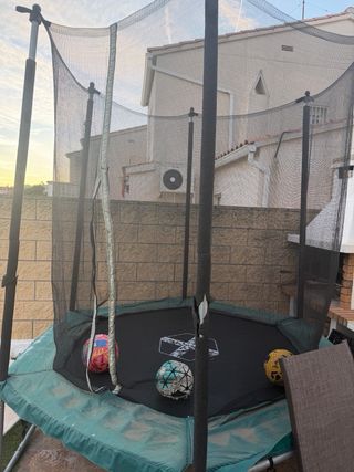 Cama elástica con red de seguridad