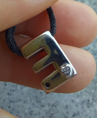 Ciondolo lettera E oro bianco 750..18kt con diaman