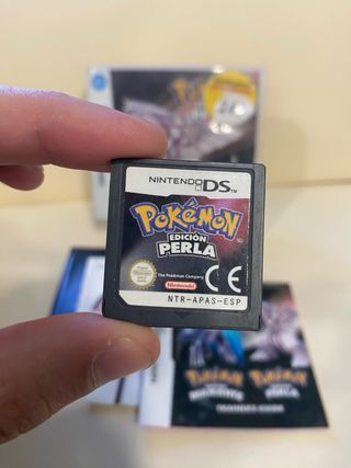 Videogioco Pokémon Perla per Nintendo DS, con manuale dell'allenatore