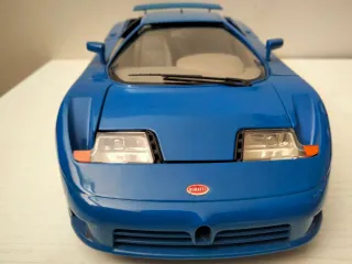 Bburago 1/18 Bugatti EB-110 1991 Azul