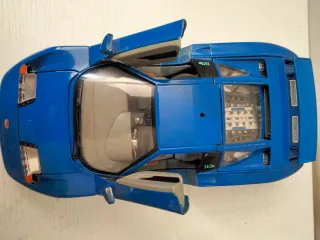 Bburago 1/18 Bugatti EB-110 1991 Azul