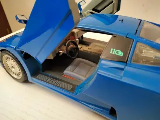 Bburago 1/18 Bugatti EB-110 1991 Azul