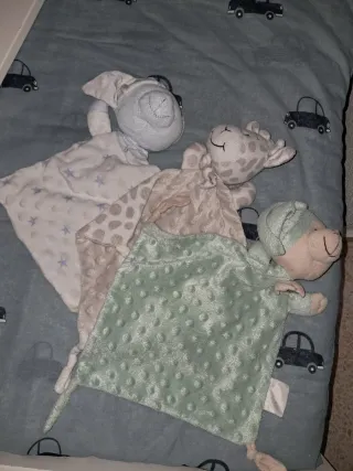 Lote de 3 peluches para bebé