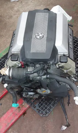 Motor BMW 735i E38 V8