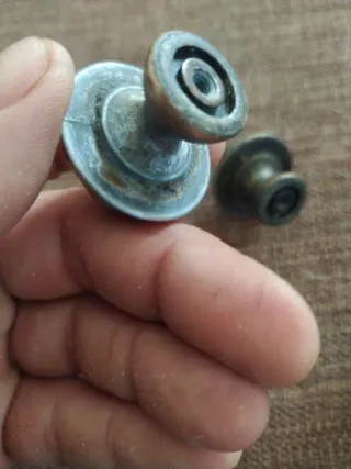 Tiradores metálicos antiguos estilo vintage