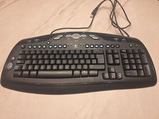 Teclados Logitech y Trust Negros